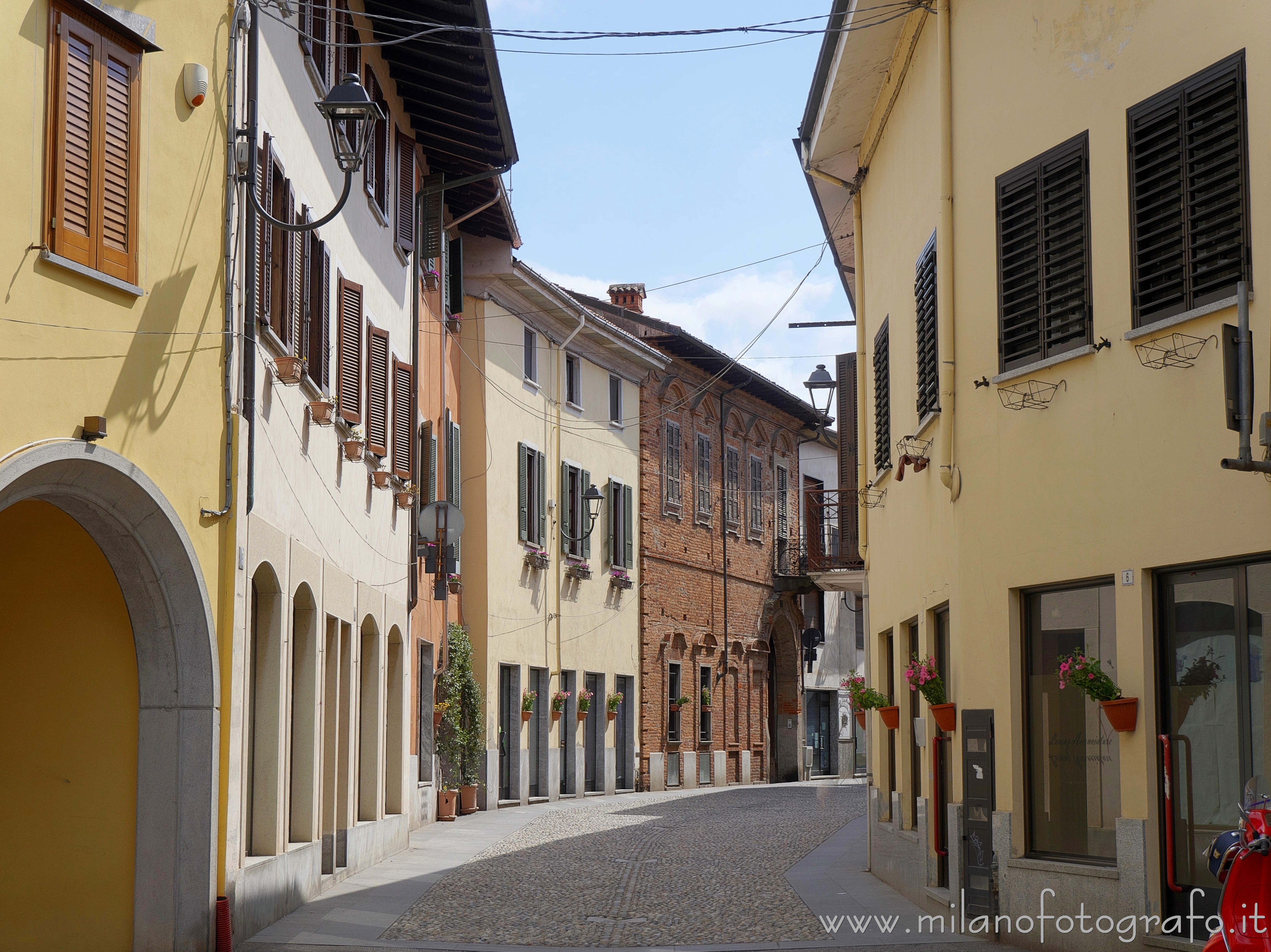 Bellinzago Novarese (Novara, Italy) - North entrance of Matteotti street - Full resolution picture